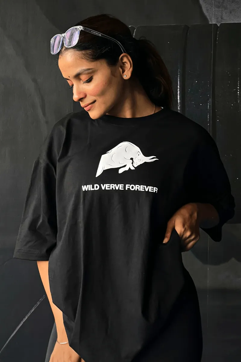 SHE REMEMBERED WHO SHE WAS Oversized T-shirt (BLACK)