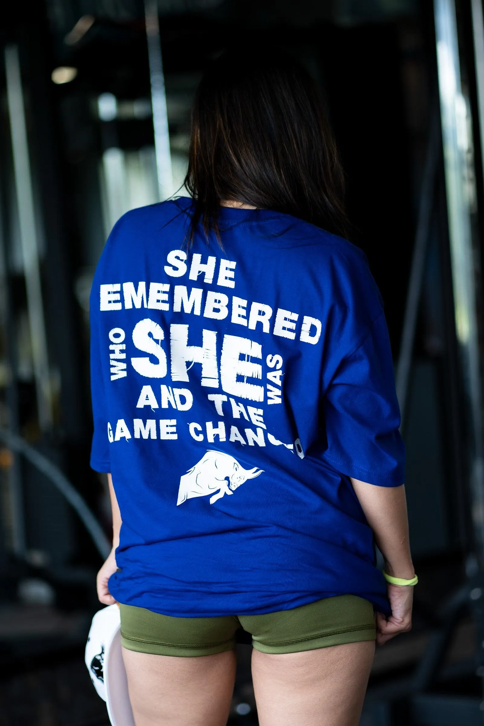 SHE REMEMBERED WHO SHE WAS Oversized T-shirt (ROYAL BLUE)