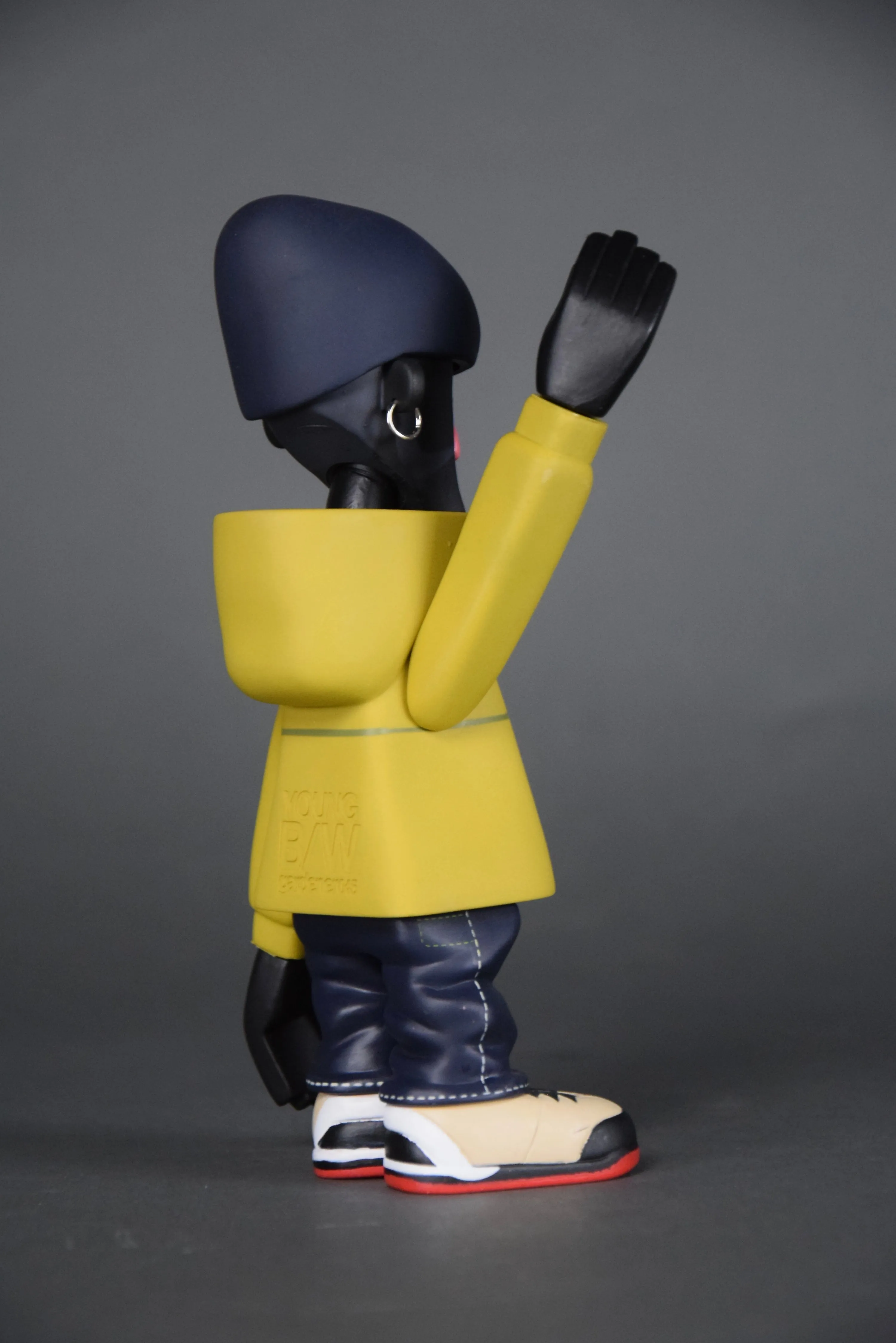 YOUNG B/W ART TOY BY MICHAEL LAU 2003